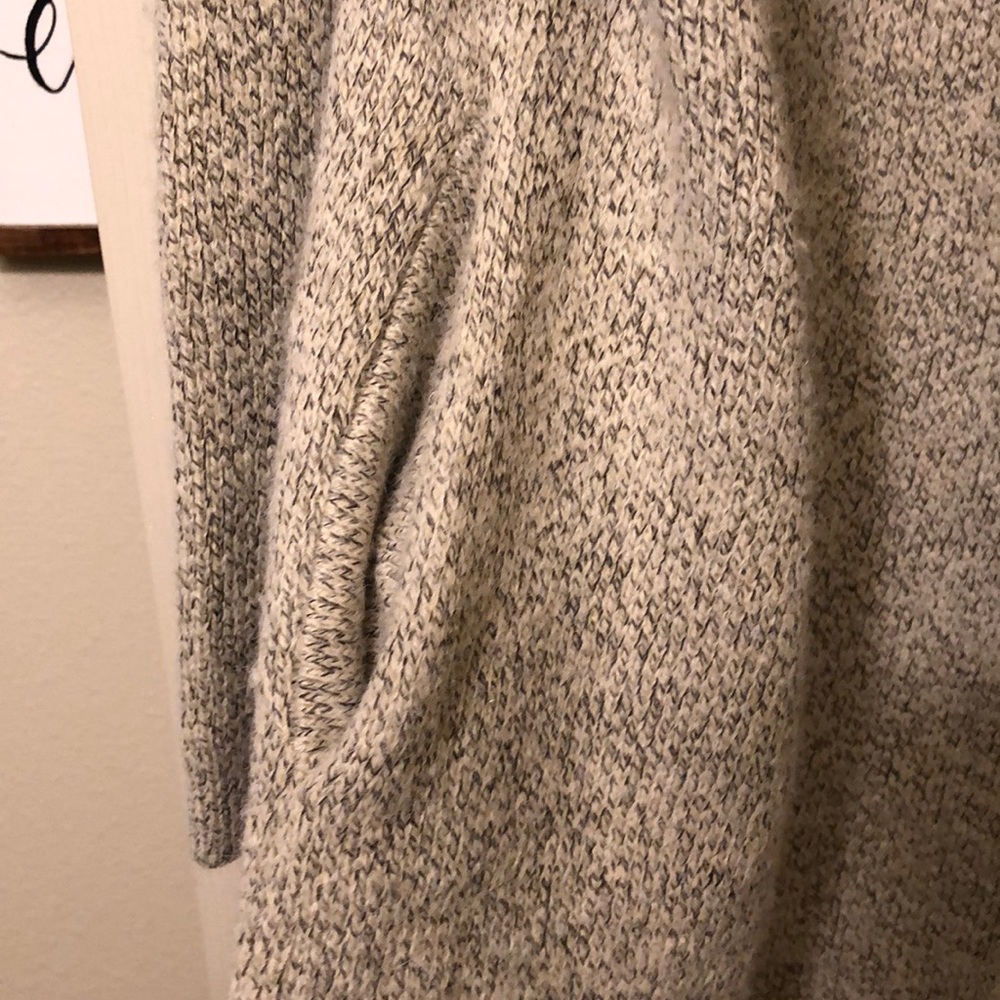 Tan/black sweater - Picture 3 of 5